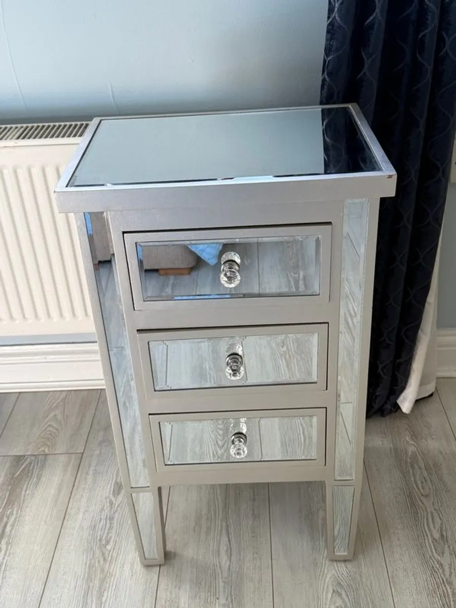 Dressing table/ console table and small chest of drawers - Image 4