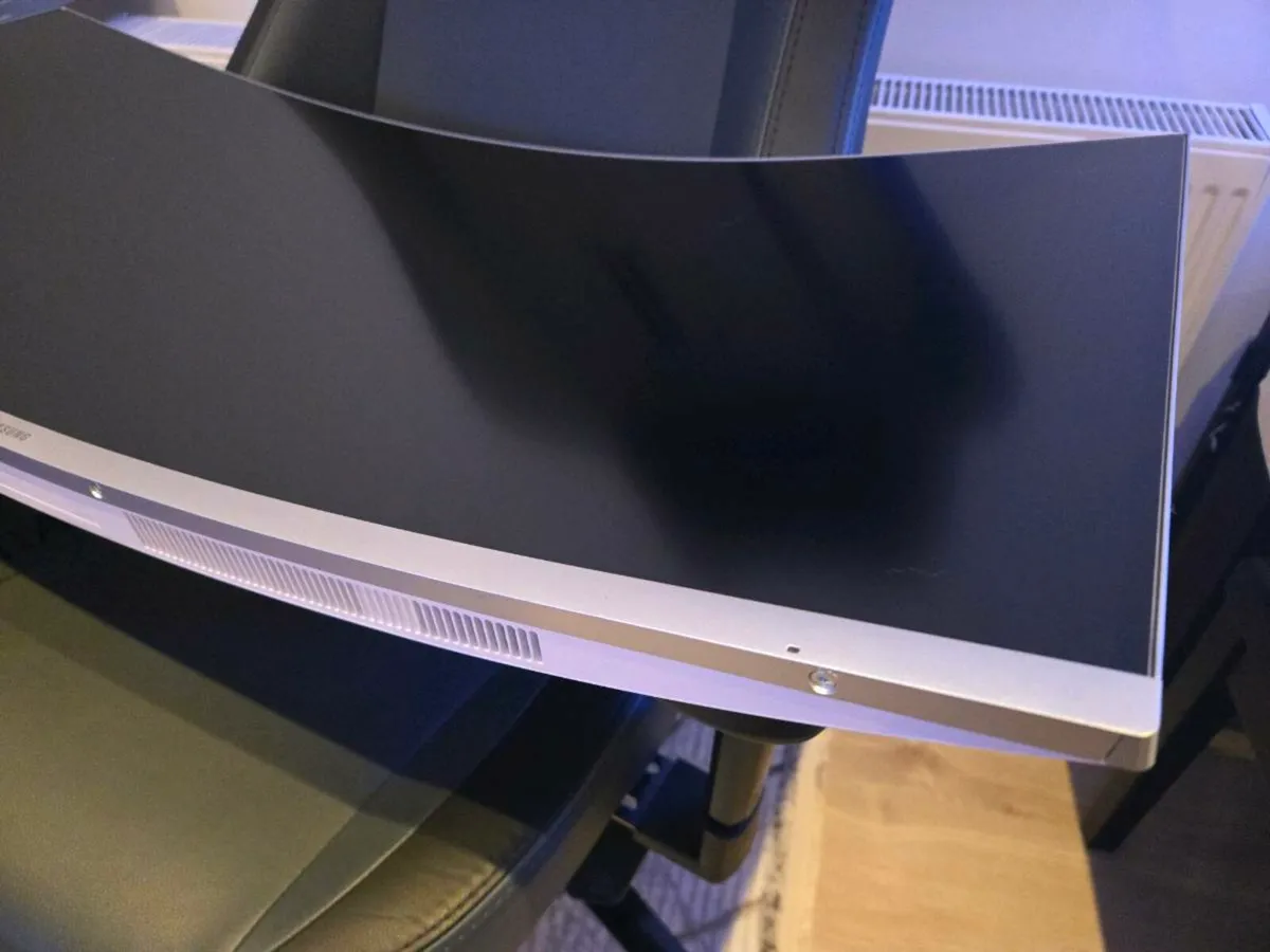 Samsung 34" inch monitor qled - Image 2