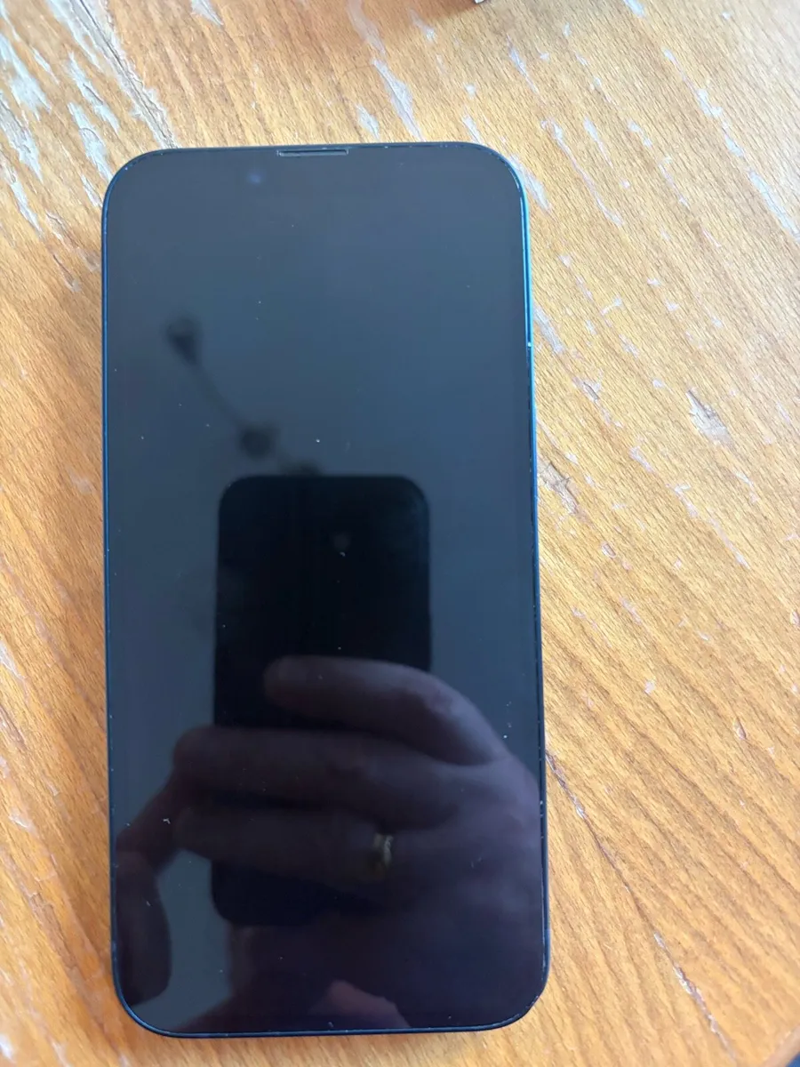 iPhone 14 - Image 3