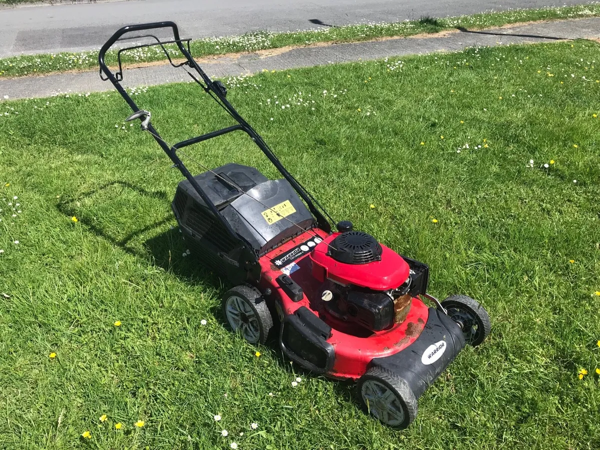 Lawnmower Honda engine - Image 1