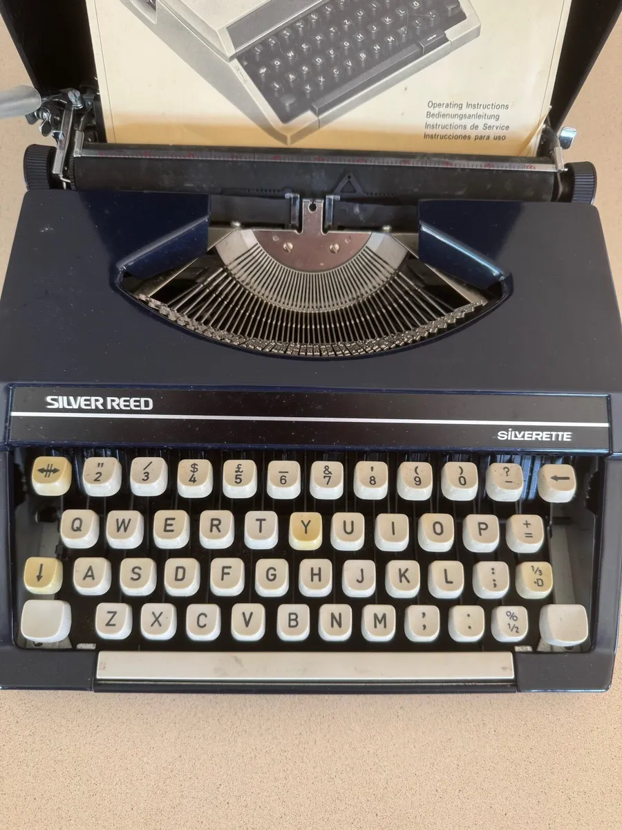 Silver reed typewriter - Image 1