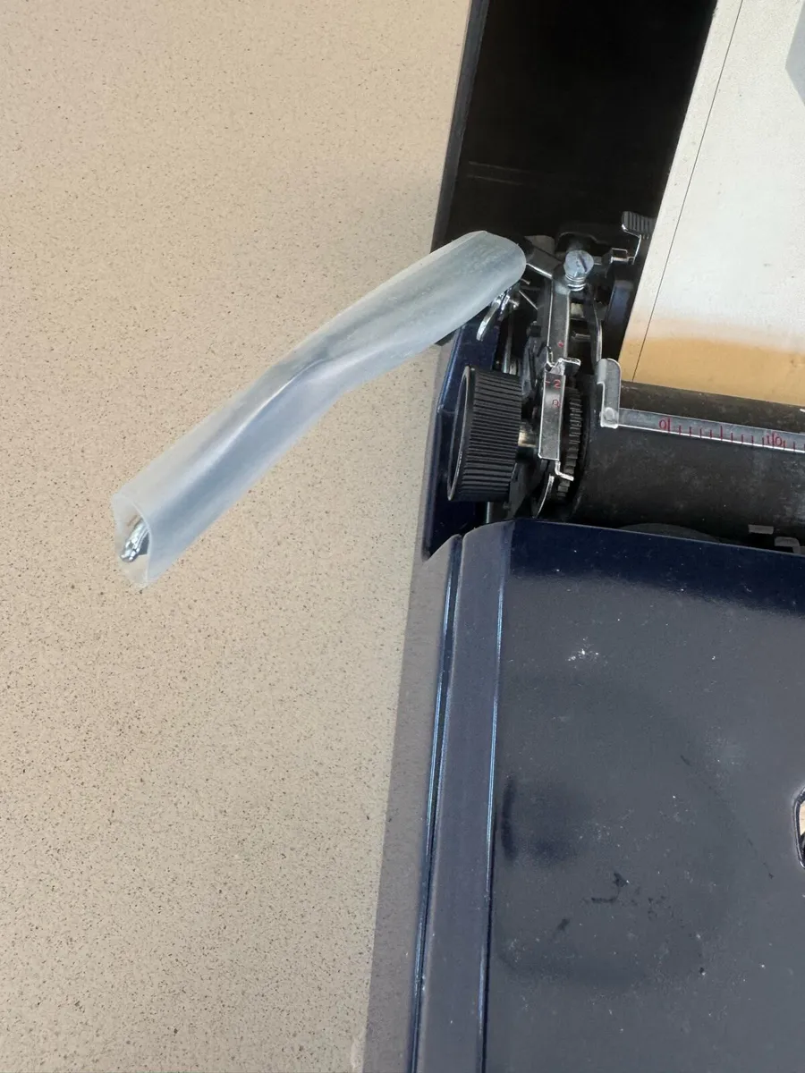 Silver reed typewriter - Image 4