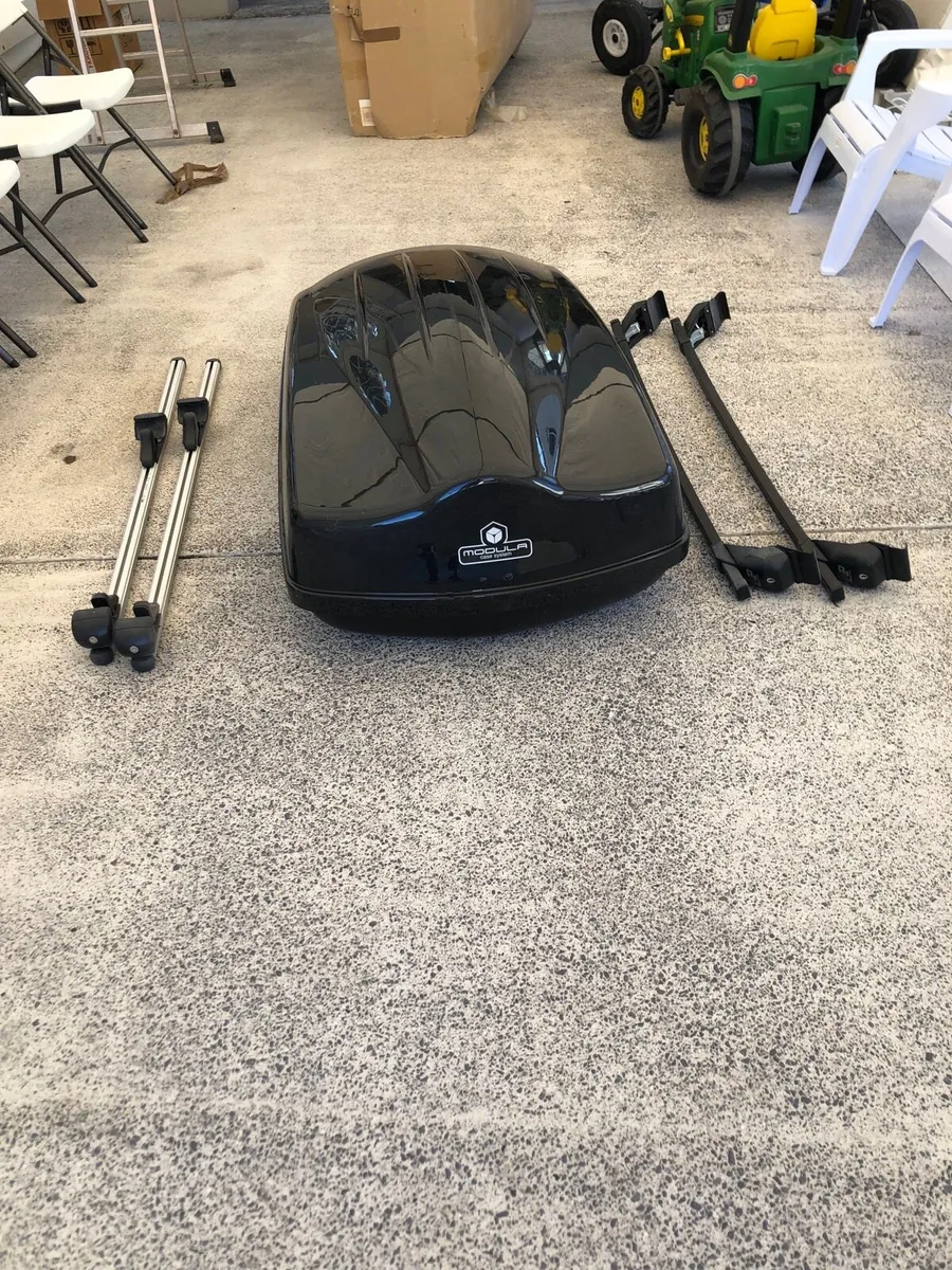 Roof box - Image 1