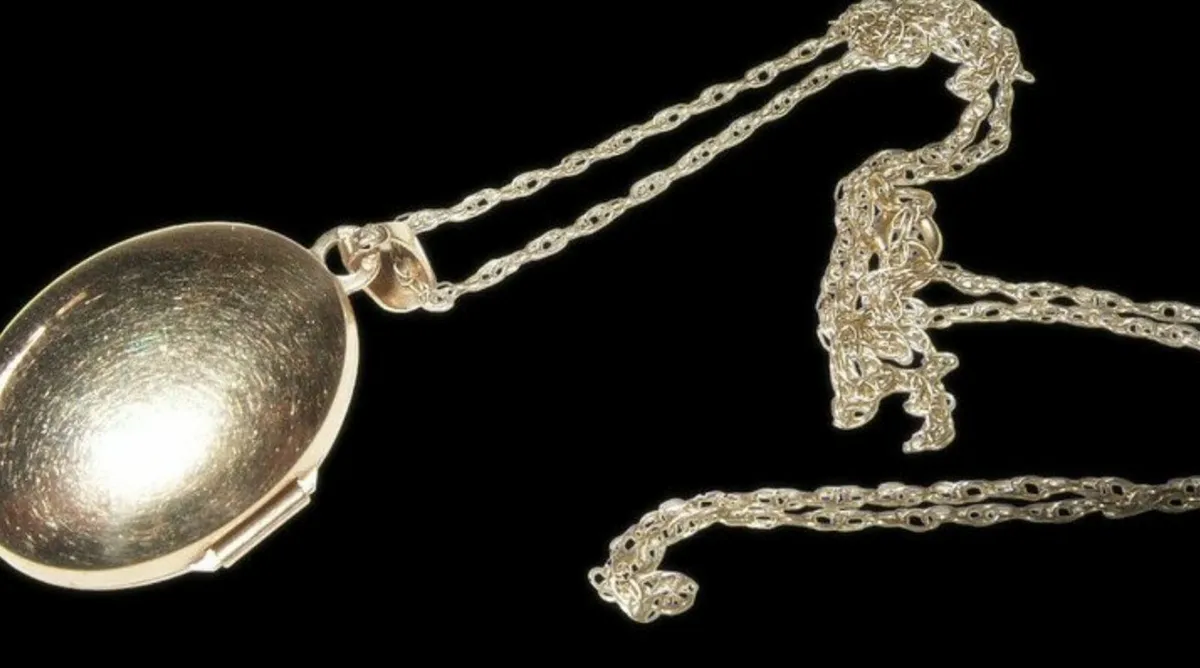 Vintage Hallmarked 9ct Gold Locket & Chain - Image 3