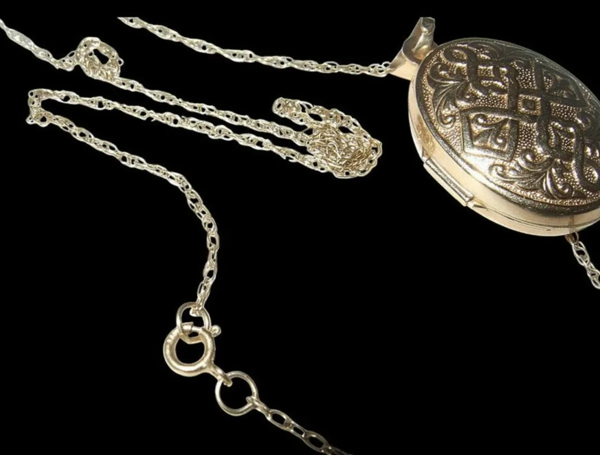 Vintage Hallmarked 9ct Gold Locket & Chain - Image 4