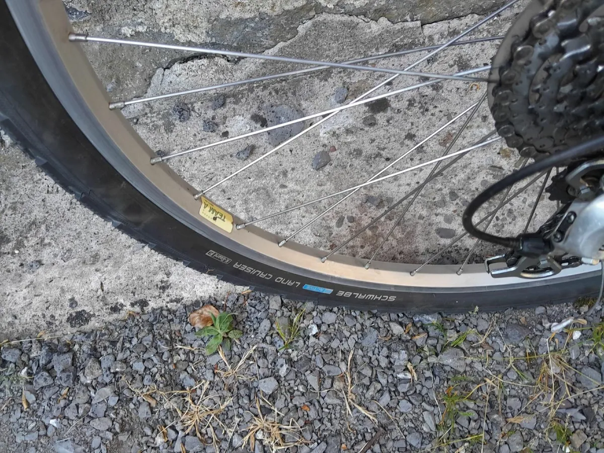 Trek bike hybrid - Image 4