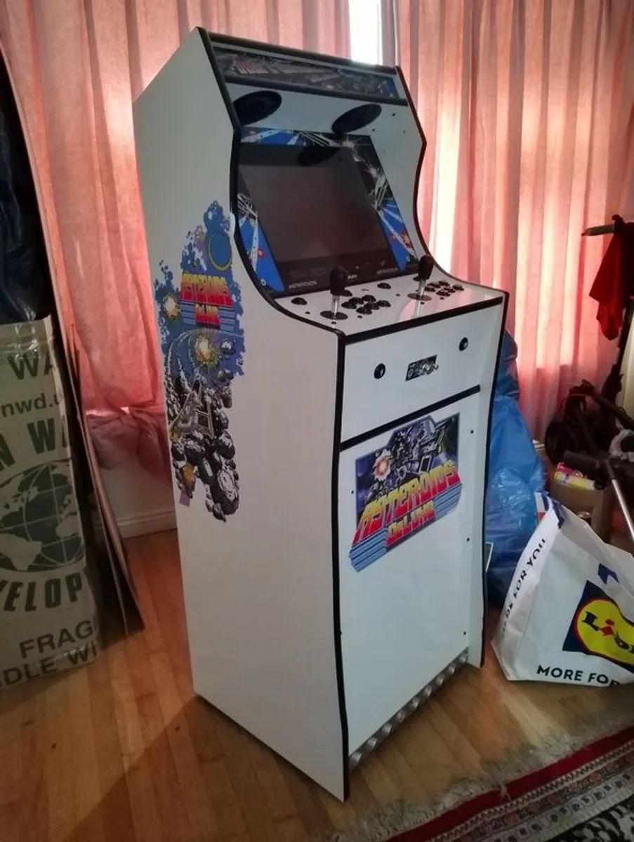Arcade Cabinet - Image 1