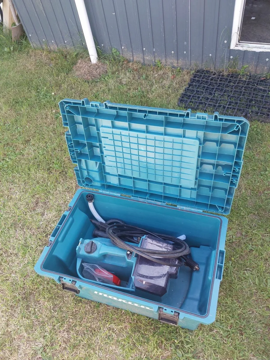 Makita DWH080 cordless pressure washer - Image 3