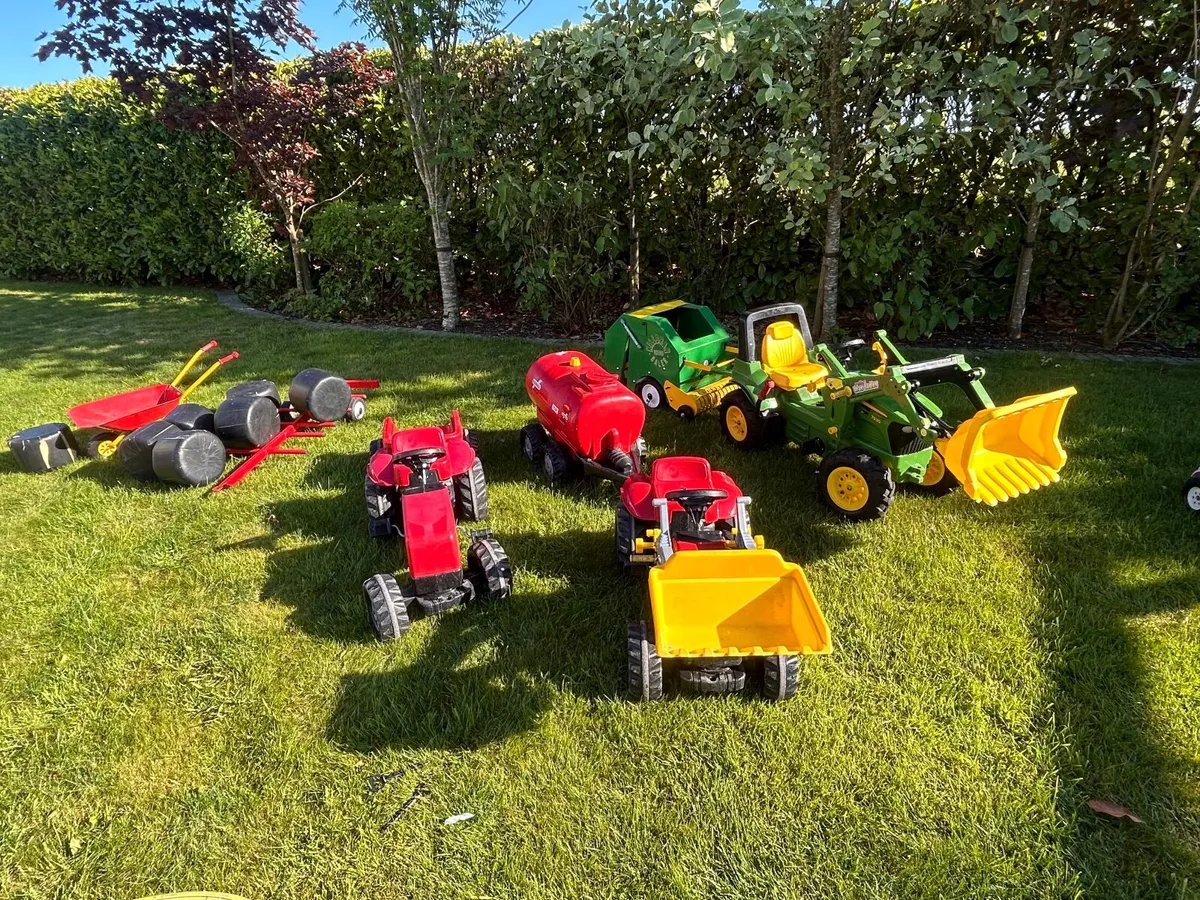 Ride-on Tractor Toys and Attachments. - Image 1