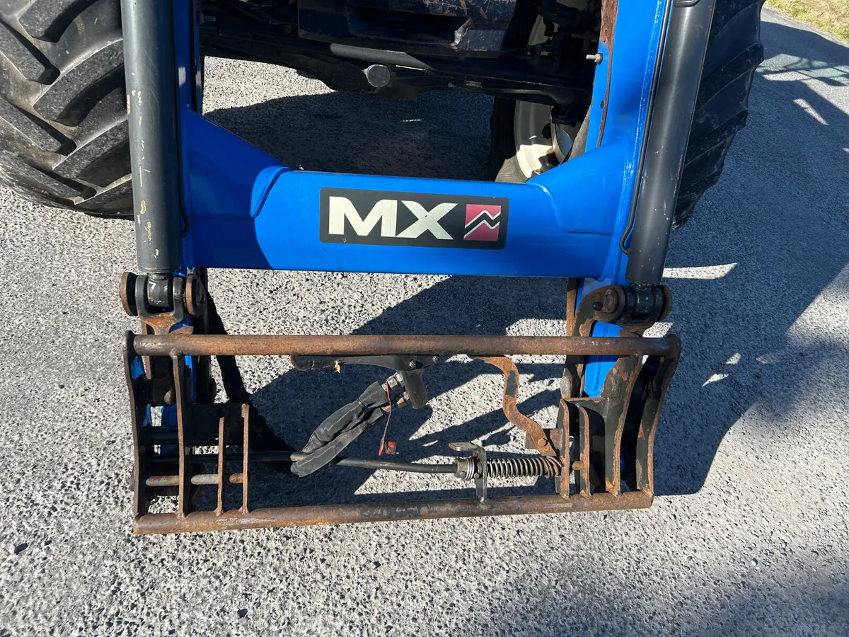 2016 New Holland T6.140 with Loader - Image 3