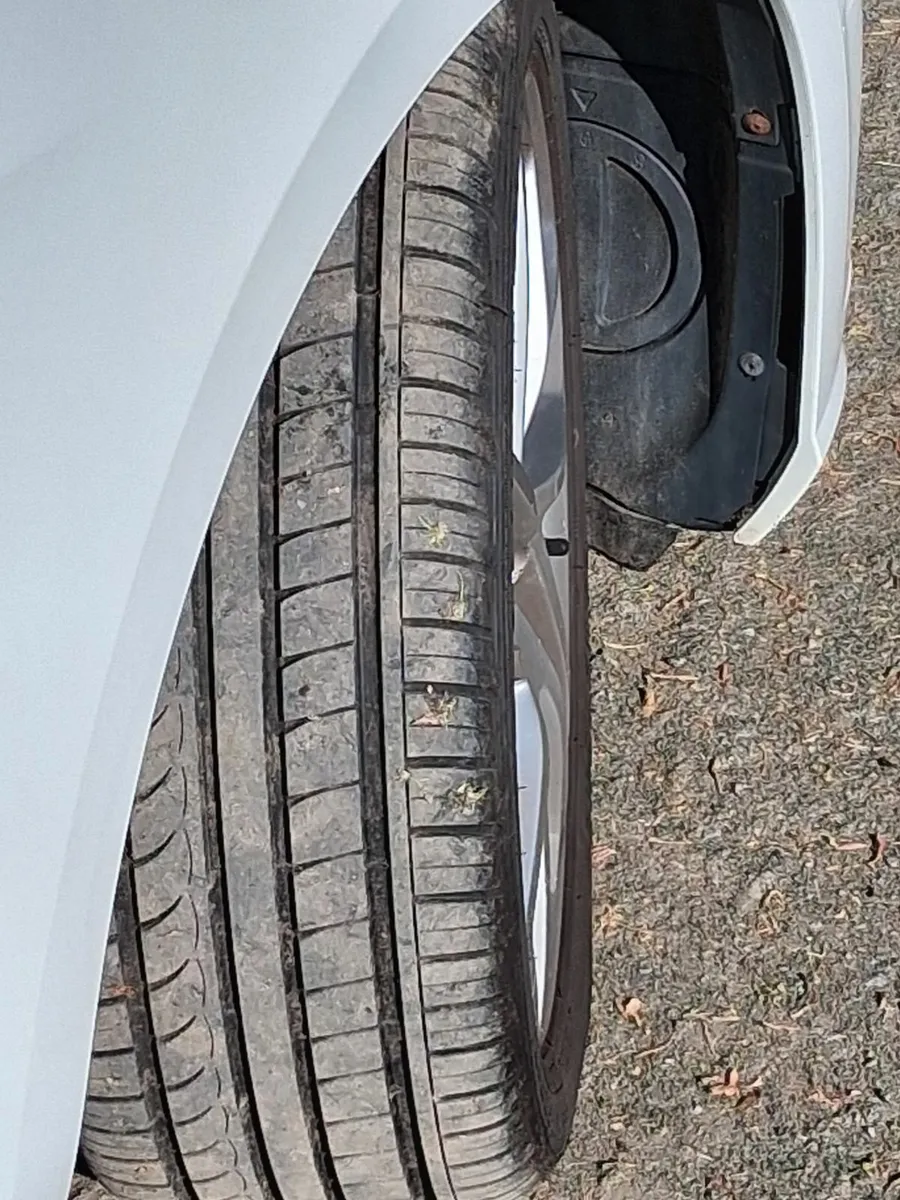 Volkswagen Golf 2017 - Image 2