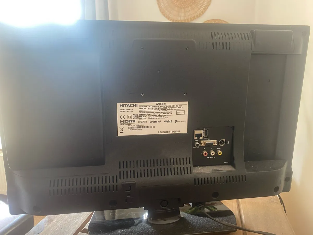 Hitachi 24 Inch HD Smart TV/DVD Combi - Image 2