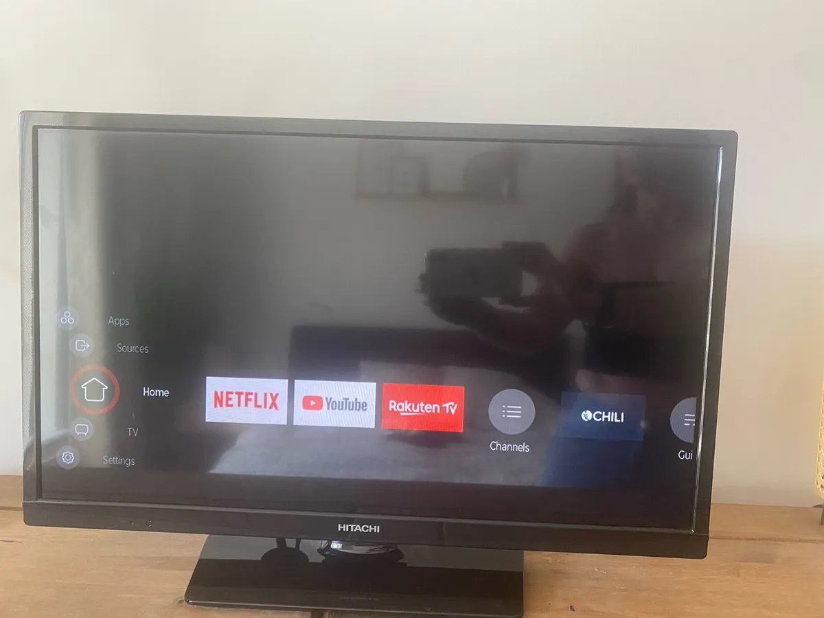 Hitachi 24 Inch HD Smart TV/DVD Combi - Image 4