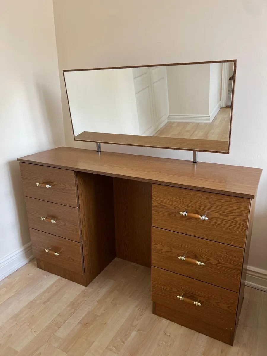 Dressing unit - Image 1