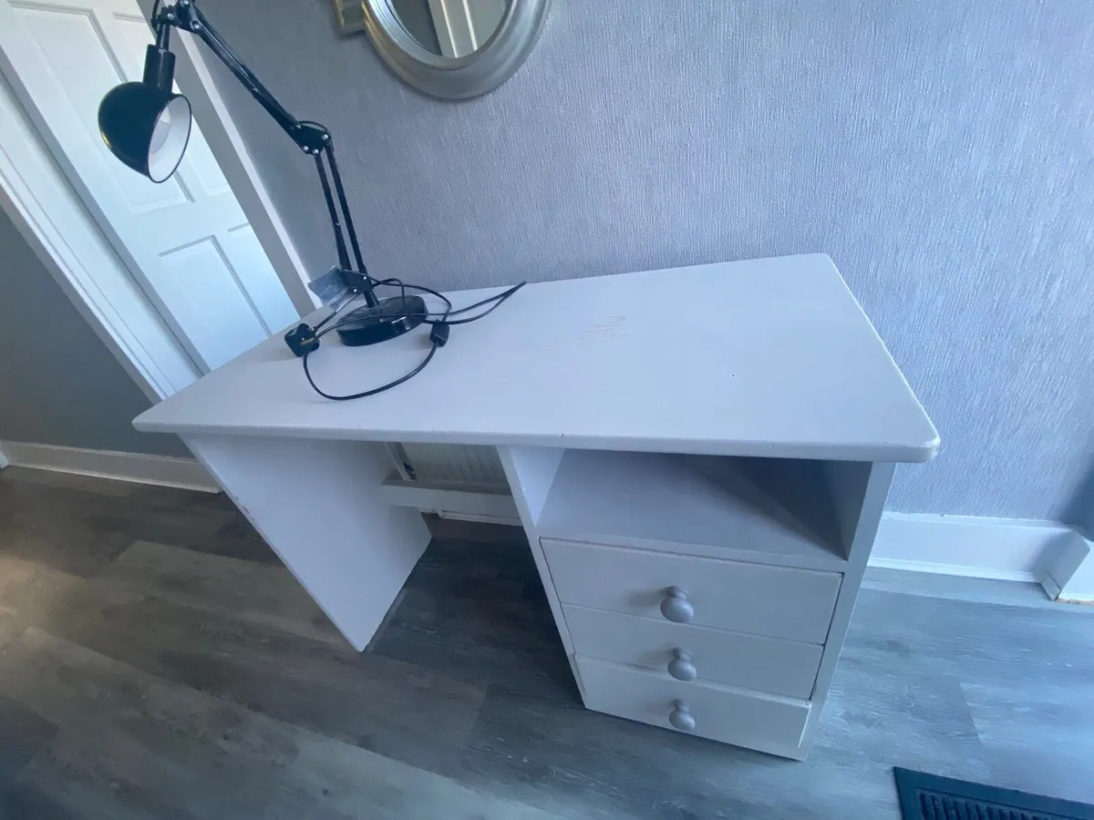 Child’s desk. - Image 1