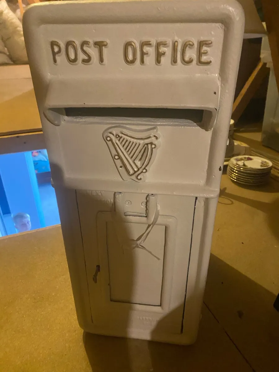 Post box - Image 1
