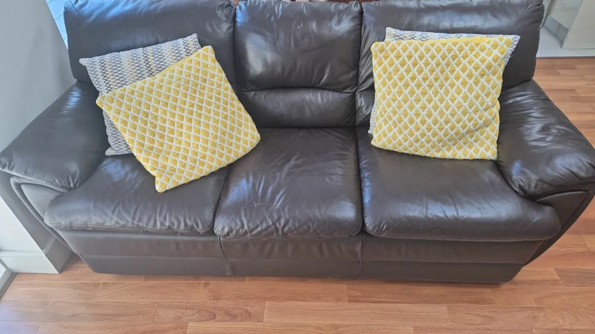 Couch - Image 4