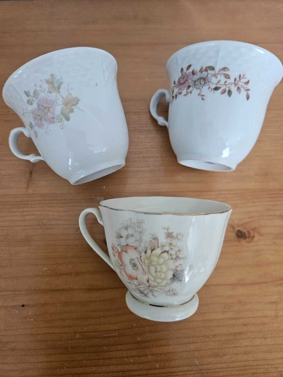 Vintage Cups - Image 3