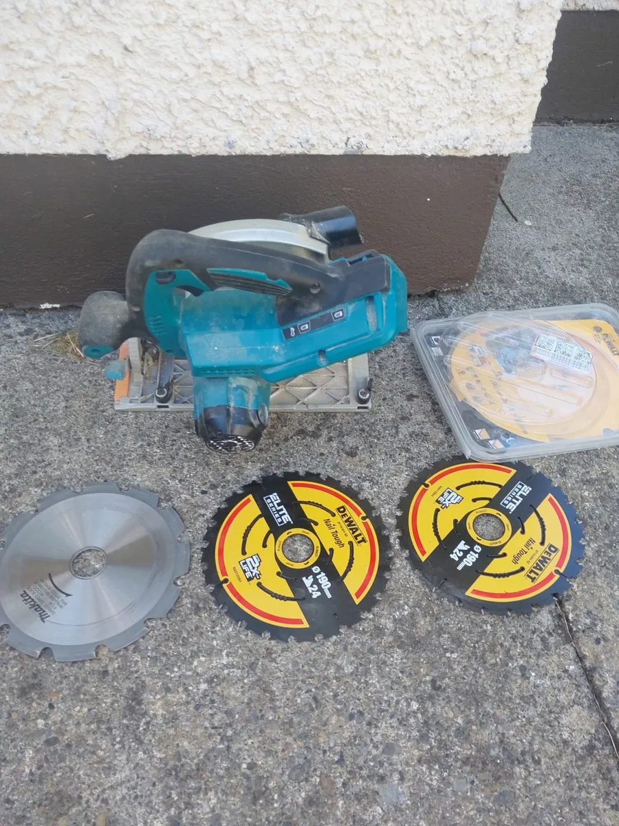Makita DHS710 cordless circular saw - Image 1