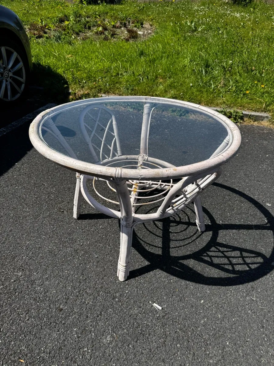 Rattan table - Image 1
