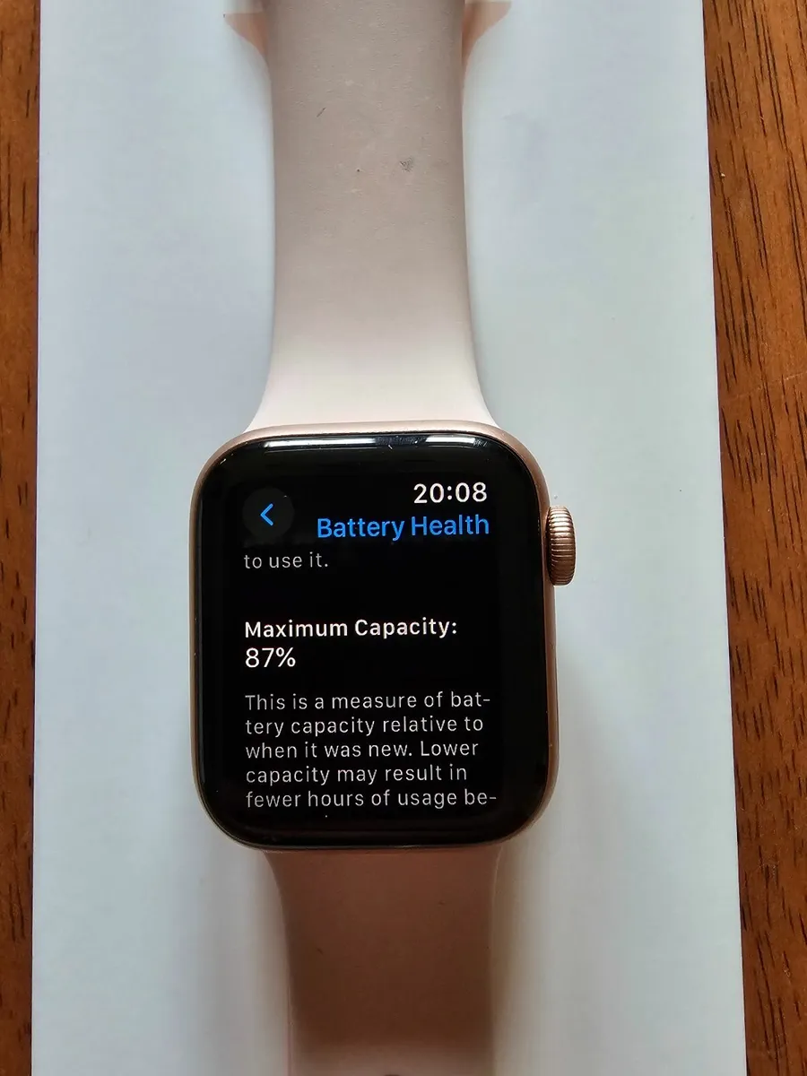 Apple watch SE 40mm Rose Gold - Image 2