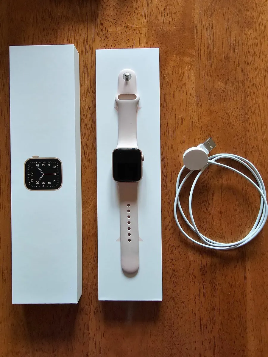 Apple watch SE 40mm Rose Gold - Image 3