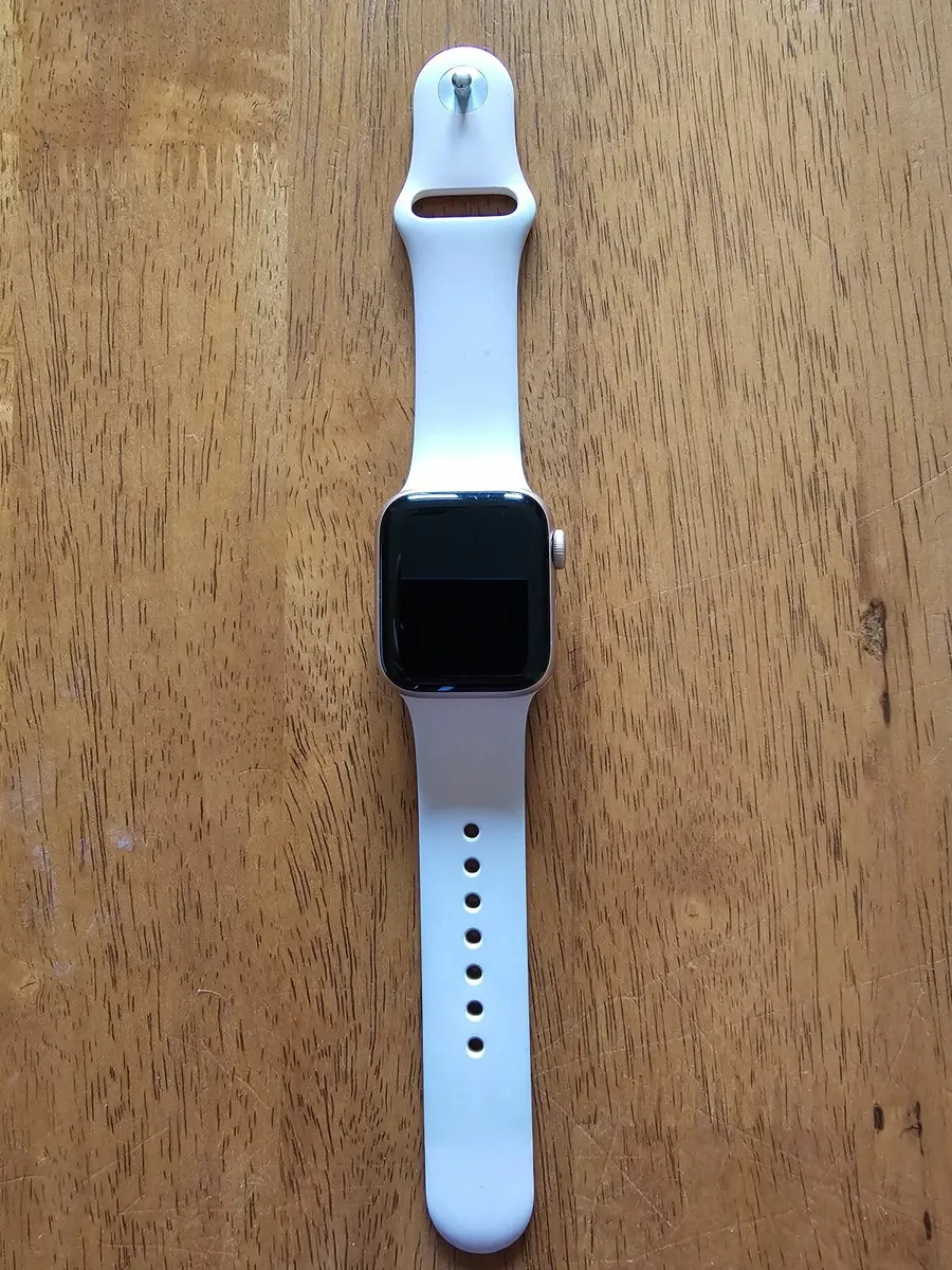 Apple watch SE 40mm Rose Gold - Image 4