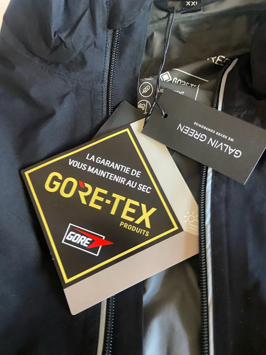 Golf water proofs suit - Image 2