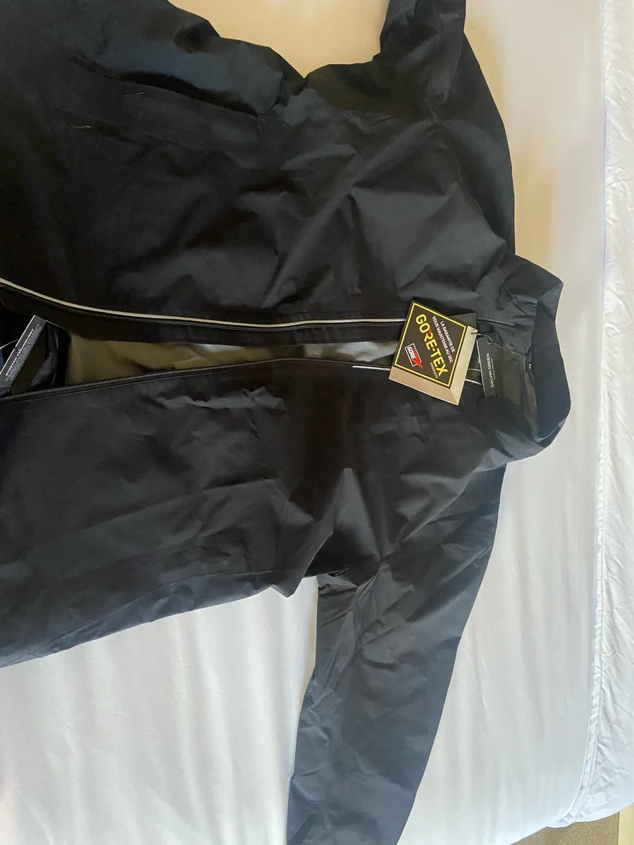 Golf water proofs suit - Image 4