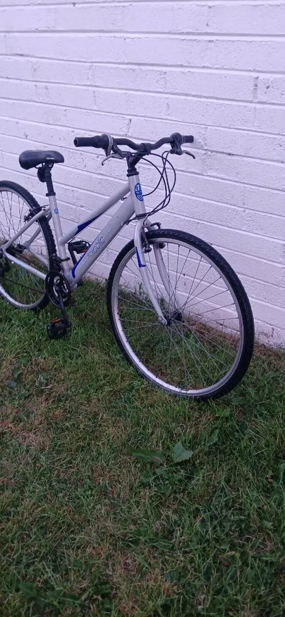 Apollo excelle 27.5 inch bike - Image 2
