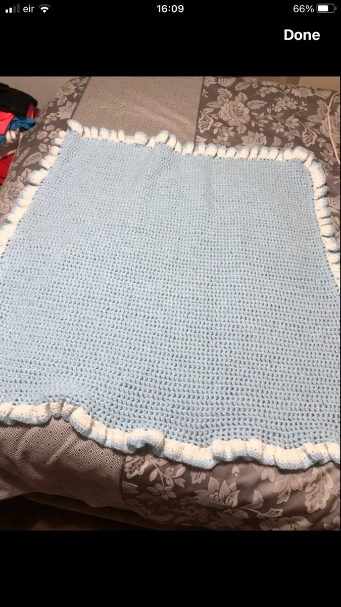 Baby boys knitted blanket €10 - Image 3