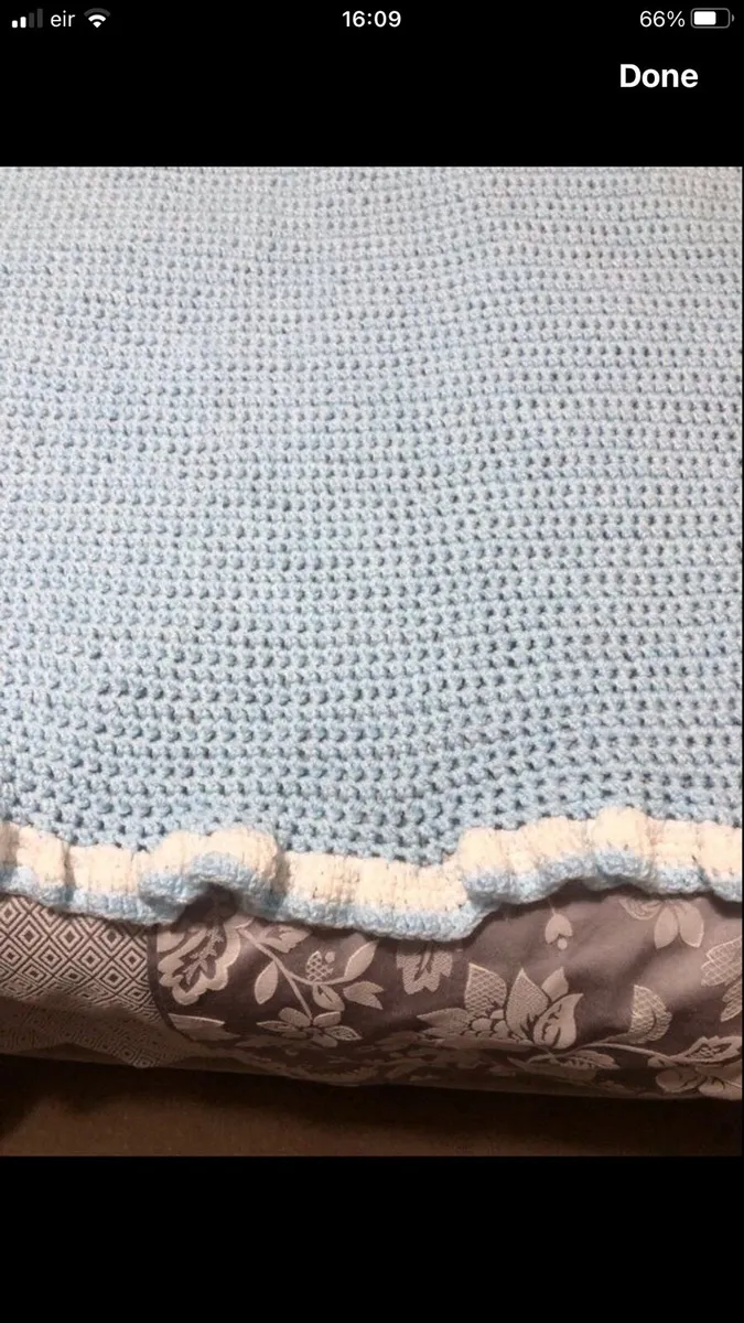 Baby boys knitted blanket €10 - Image 4