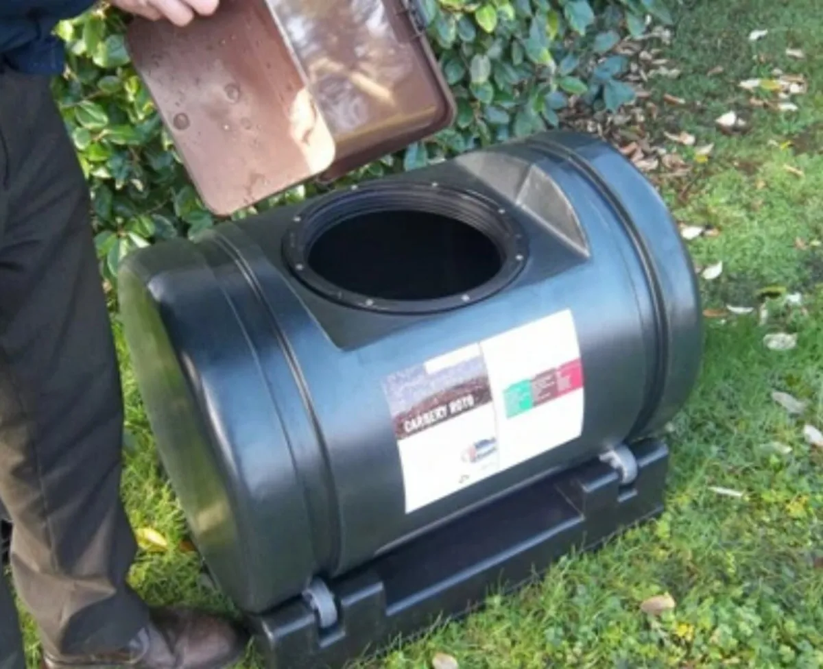2 rotating compost bins - Image 1