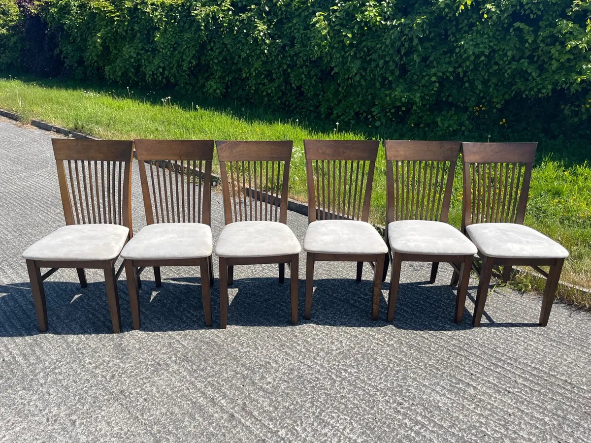 6 chairs - Image 1