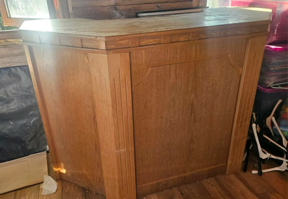Bar or shop counter
