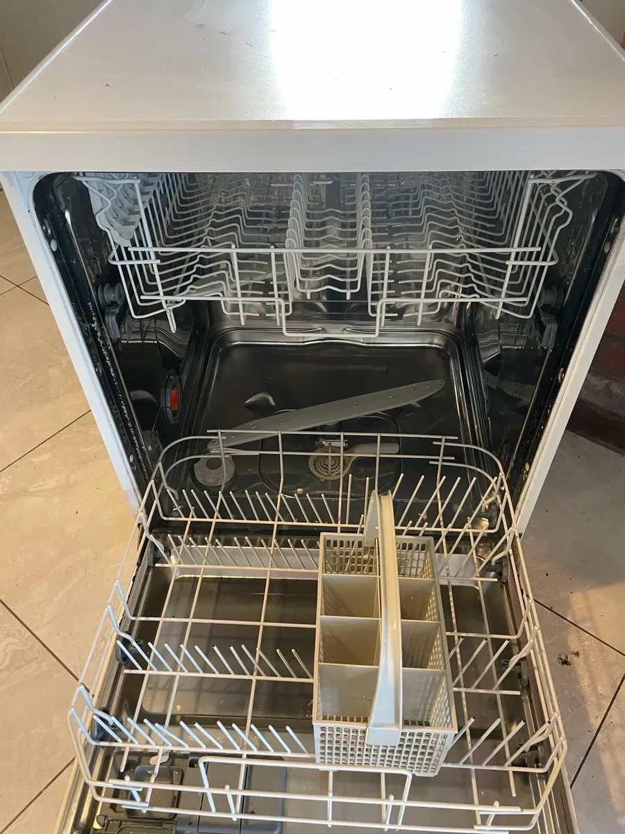 Dishwasher - Image 2