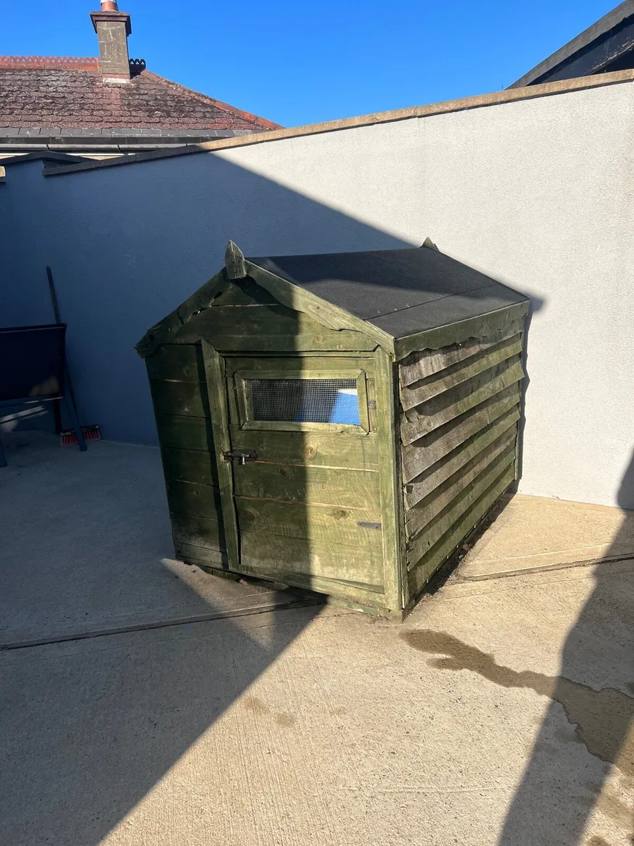 Dog house - Image 1