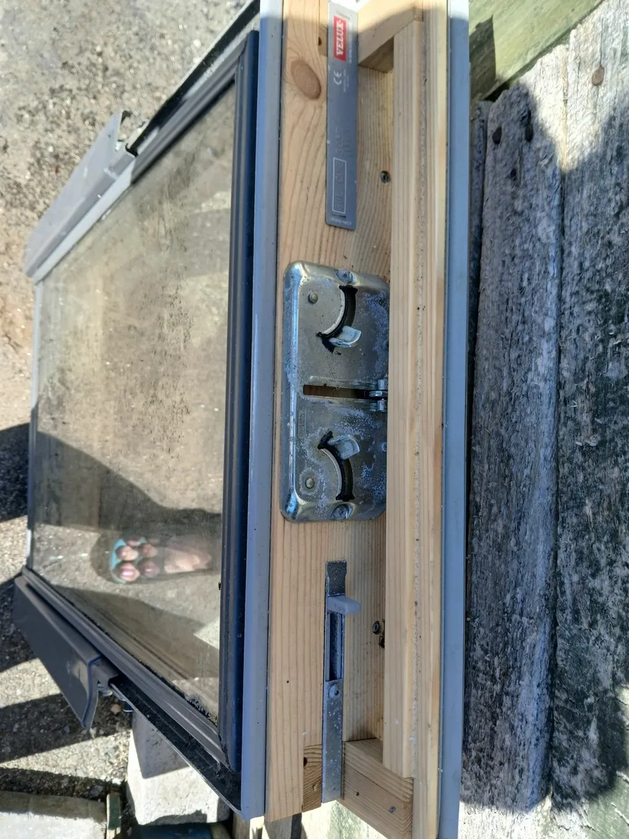 Velux roof window - Image 1