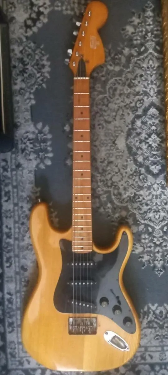 Vintage Hondo ii Strat w/ orig DiMarzio pickups - Image 1