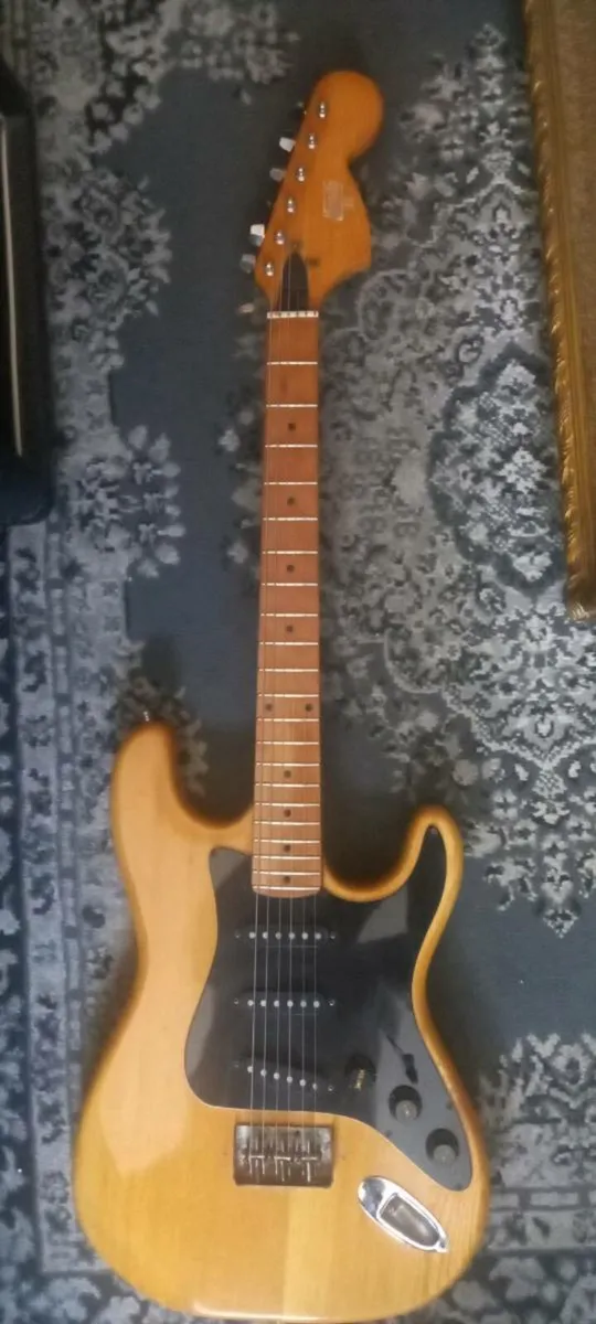 Vintage Hondo ii Strat w/ orig DiMarzio pickups - Image 3