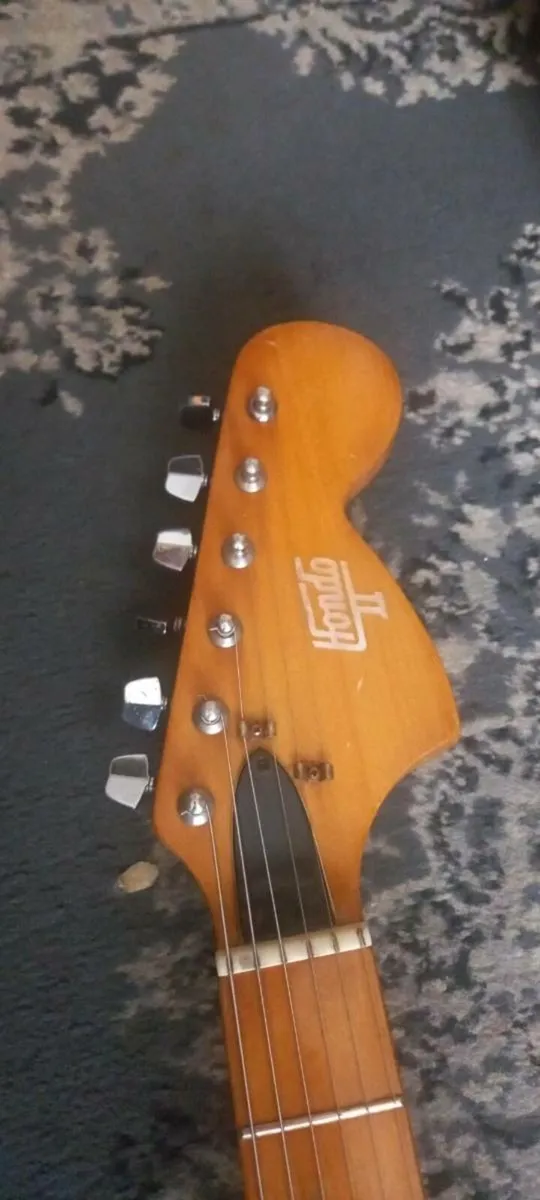 Vintage Hondo ii Strat w/ orig DiMarzio pickups - Image 4
