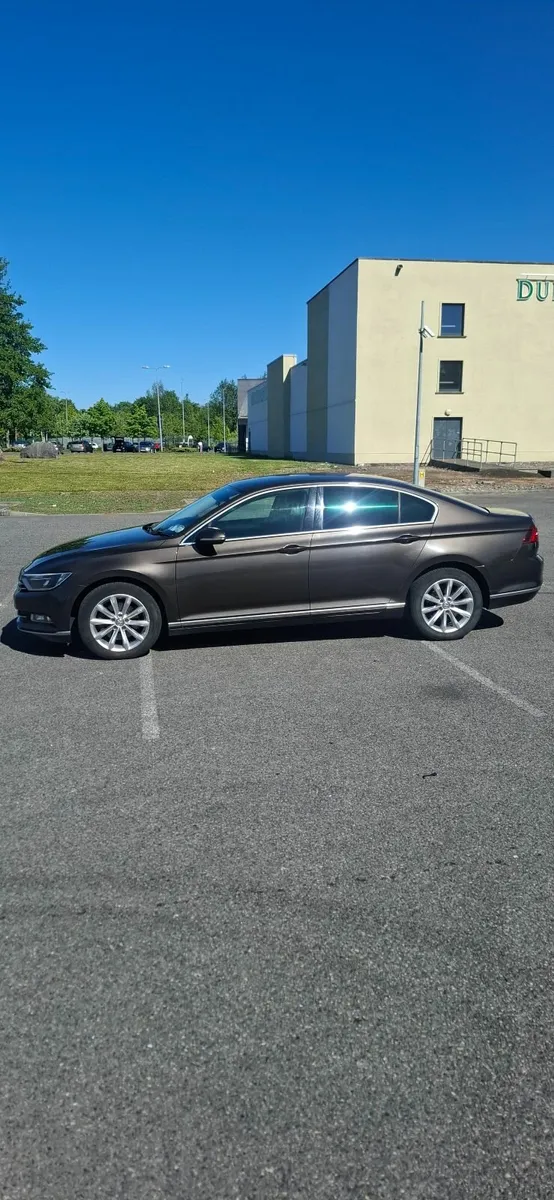 Volkswagen Passat 2015 - Image 2