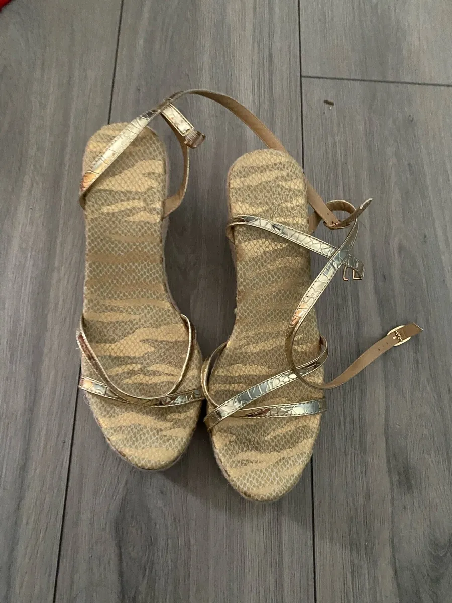 Woman’s wedges - Image 1