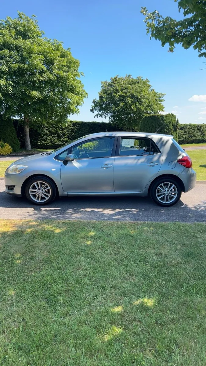 Toyota Auris - €2750 - Image 2