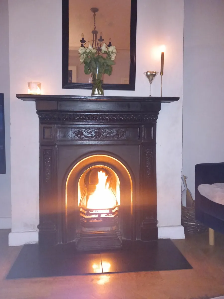 Beautiful black cast iron fireplace surround / gra - Image 1