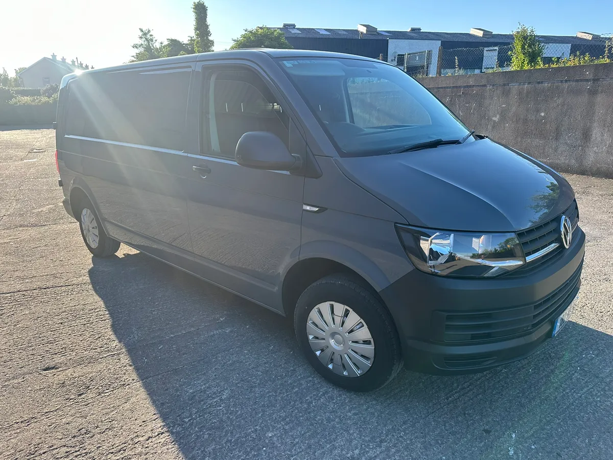 18 Volkswagen Transporter 2.0 - Image 1