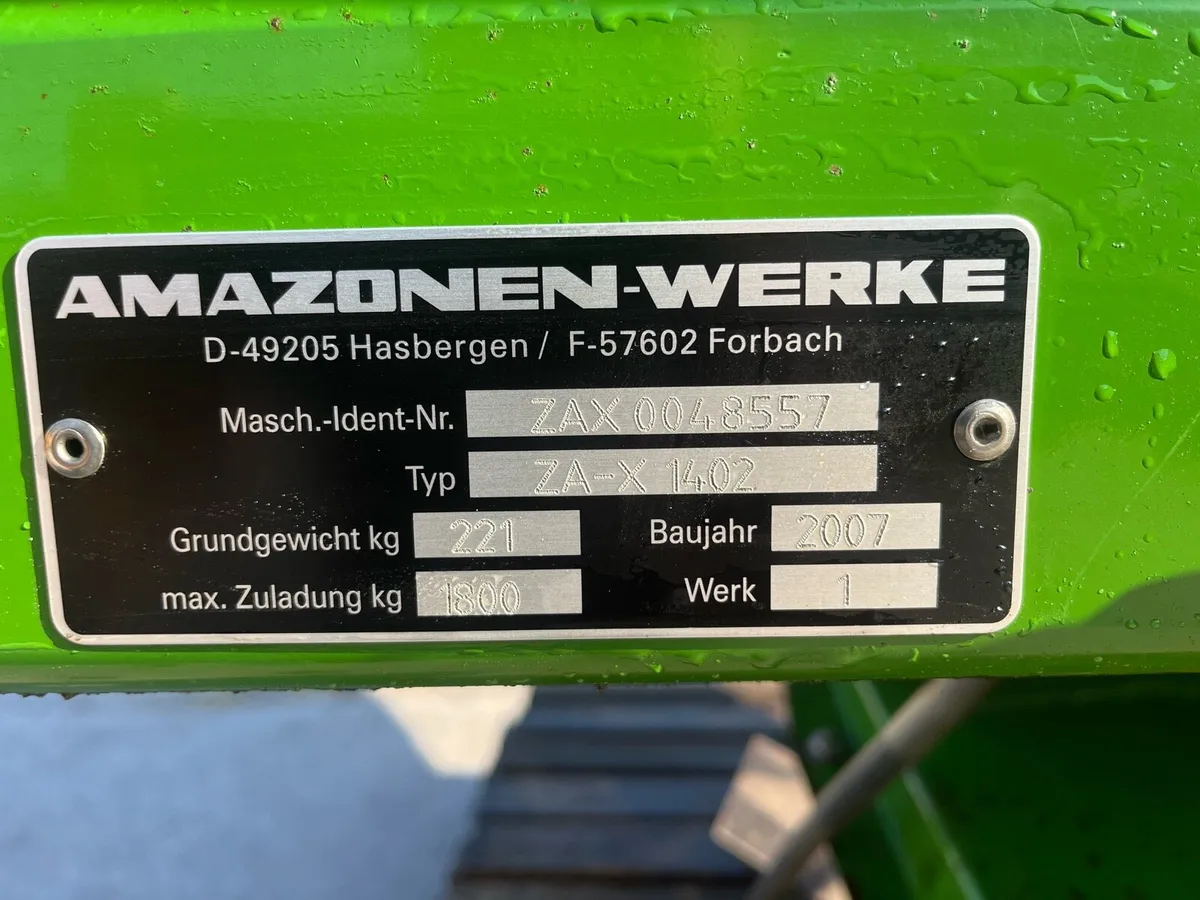 Amazone fertilizer spreader - Image 3