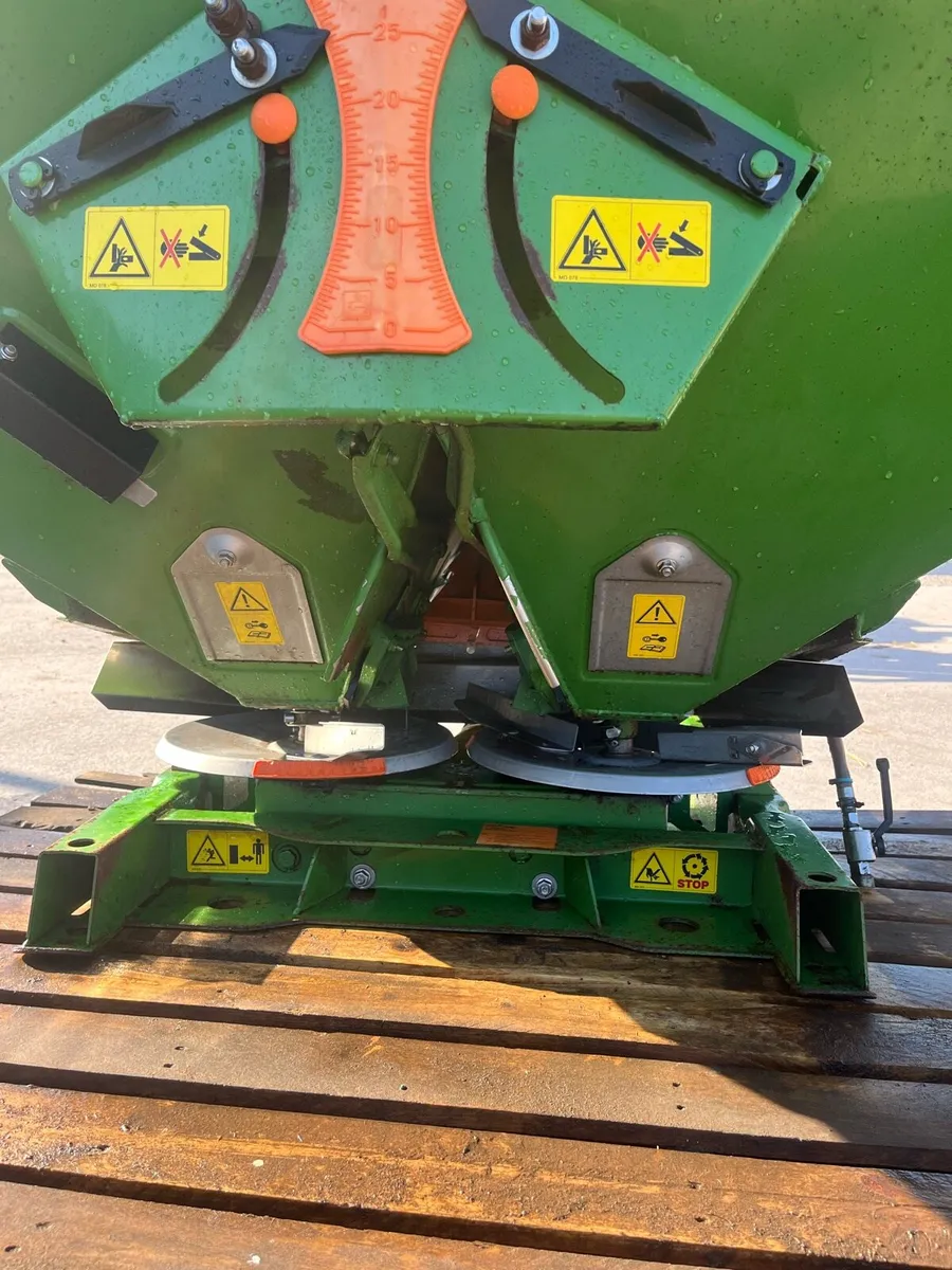 Amazone fertilizer spreader - Image 4