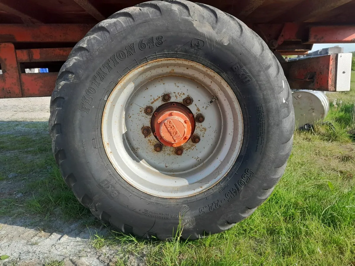 8 Stud Axle
