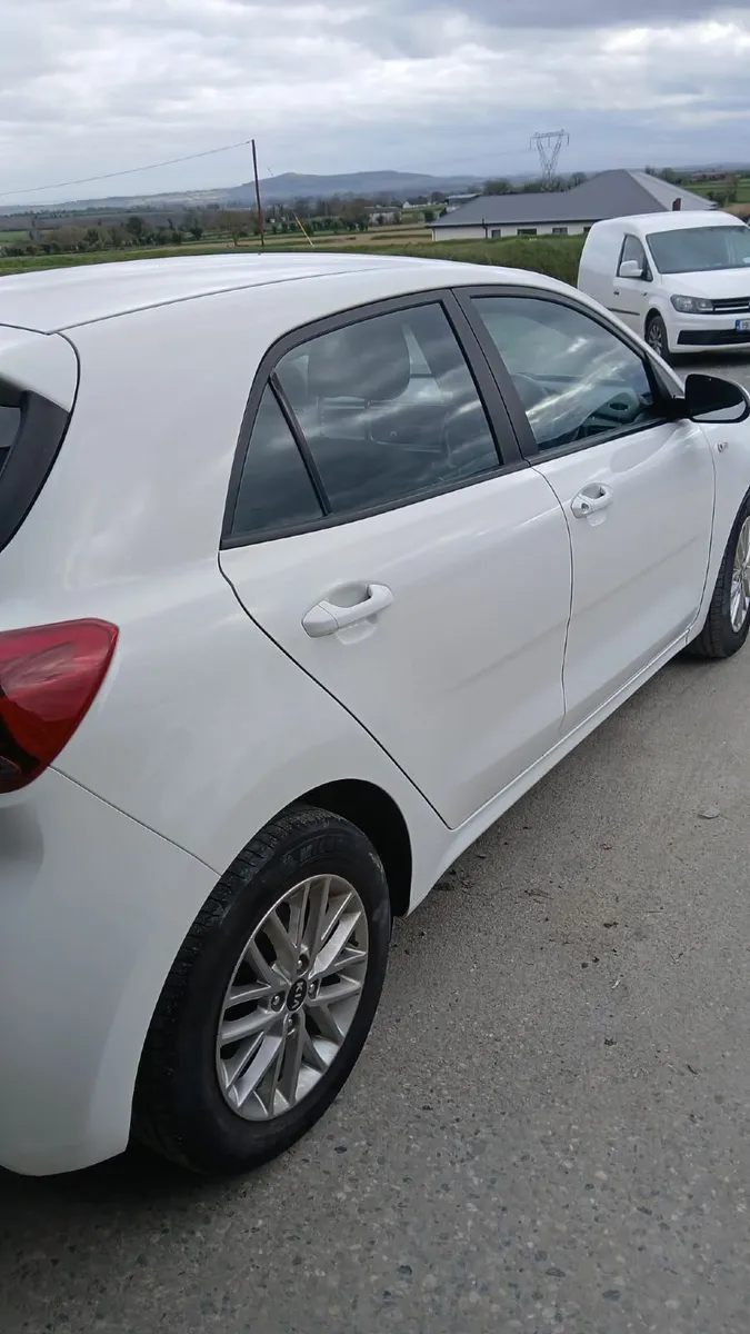 Kia Rio very low km - Image 2